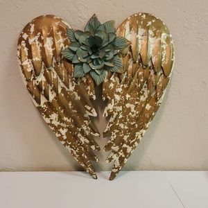 Wings metal decor